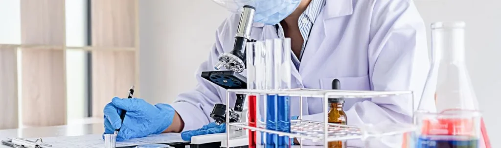 ¿Qué carreras estudiar si te gusta la Química? 4 opciones profesionales en Chile